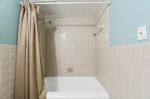 Bath - 715 W Michigan #208, Jackson, MI 49201 photo 2 of 2