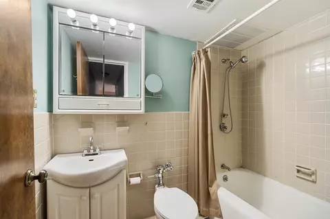 Bath - 715 W Michigan #208, Jackson, MI 49201 photo 1 of 2