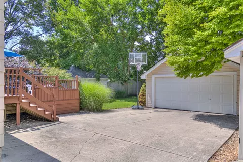 112 N Bowen, Jackson, MI 49202 photo 3