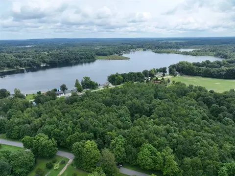 V/l 13a Day Lake, Vandalia, MI 49095