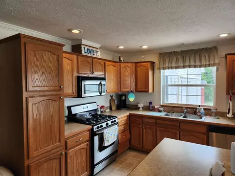 Kitchen - 1844 E 88th, Newaygo, MI 49337 photo 1 of 2