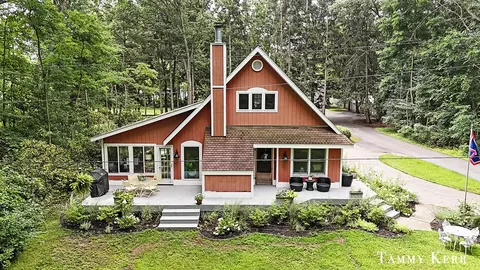 6373 Lake Rdg, Saugatuck, MI 49453