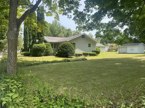 Exterior - 210 E Gilson, Edmore, MI 48829 photo 3 of 3