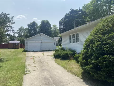Exterior - 210 E Gilson, Edmore, MI 48829 photo 2 of 3