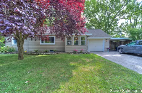 328 Park, Coopersville, MI 49404