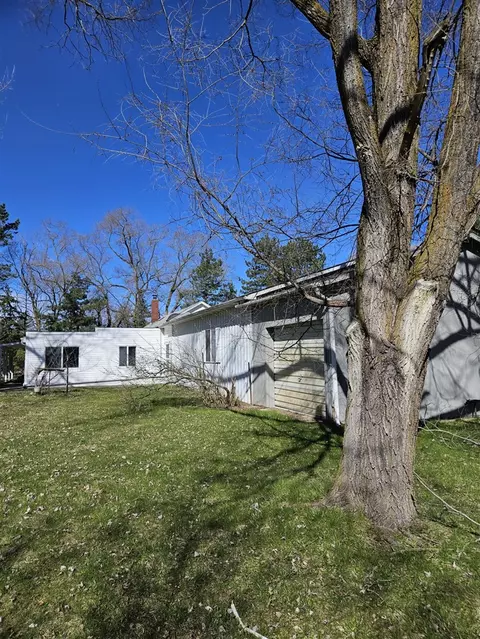810 E Remus, Mount Pleasant, MI 48858 photo 4