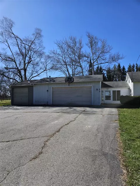 810 E Remus, Mount Pleasant, MI 48858 photo 3