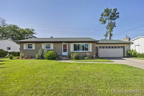 1712 Mapleview, Kentwood, MI 49508