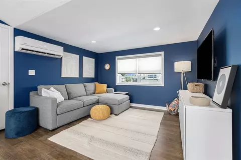 Living - 2834 Ridington, Ann Arbor, MI 48105 photo 3 of 3