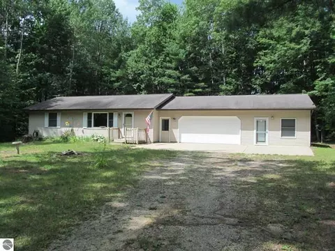 7386 Hickory, Cadillac, MI 49601