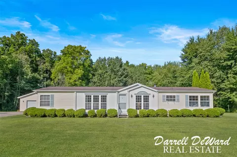 8349 Tiffany Ave, Rockford, MI 49341