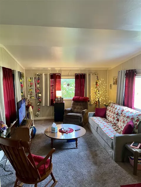 Living - 4101 Garland, Jackson, MI 49201 photo 1 of 2