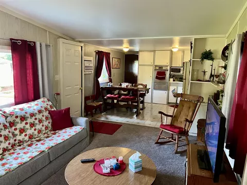 Living - 4101 Garland, Jackson, MI 49201 photo 2 of 2