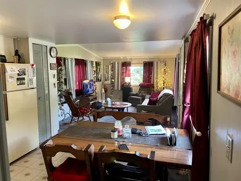 Dining - 4101 Garland, Jackson, MI 49201 photo 1 of 1