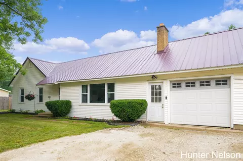 5989 Maple Hl, Howard City, MI 49329