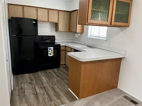 Kitchen - 29208 Gloede, Warren, MI 48088 photo 1 of 1