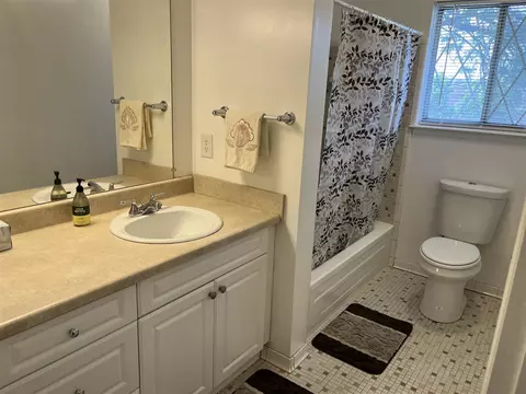 Bath - 29208 Gloede, Warren, MI 48088 photo 2 of 3