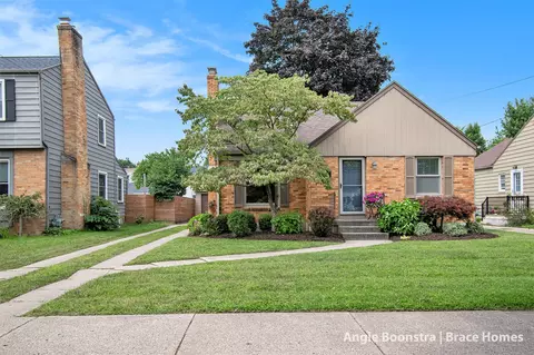 2243 College, Grand Rapids, MI 49507