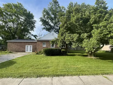 431 Riverside, Watervliet, MI 49098
