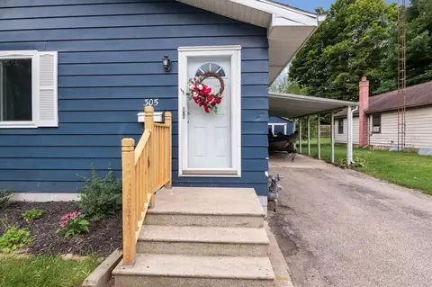 305 W Alexander, Buchanan, MI 49107