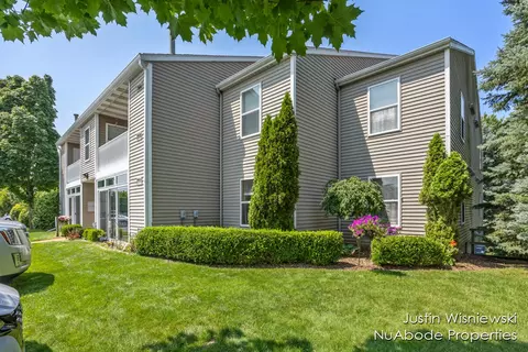 3025 Poplar Crk #202, Kentwood, MI 49512