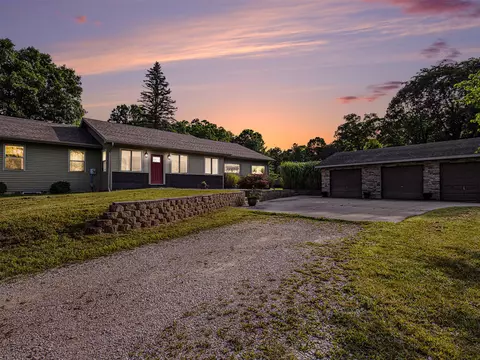 21136 Pine Lk, Battle Creek, MI 49014