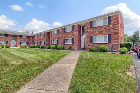 31831 Grand Riv #103, Farmington, MI 48336