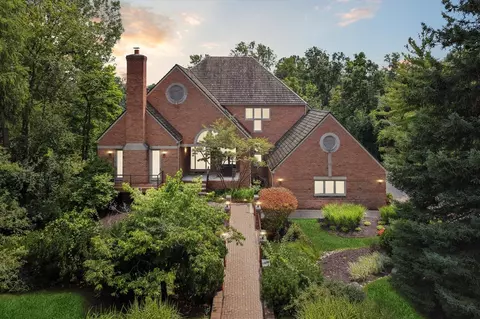 1189 Lone Pine Woods, Bloomfield Hills, MI 48302