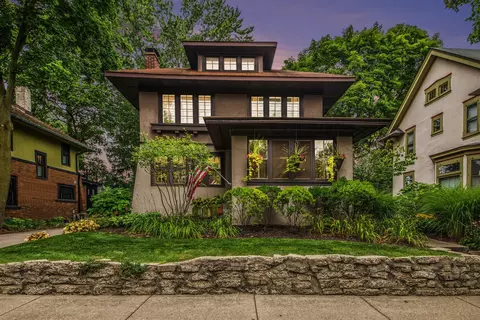 1909 Plainfield, Grand Rapids, MI 49505