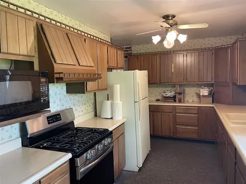 Kitchen - 257 106th, Plainwell, MI 49080 photo 1 of 4
