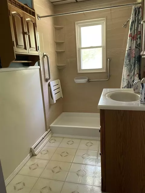 Bath - 257 106th, Plainwell, MI 49080 photo 5 of 5