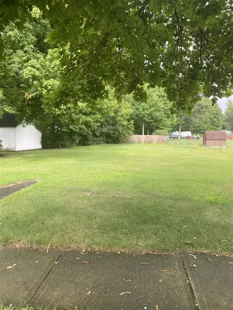 309 S Railroad, Lawton, MI 49065