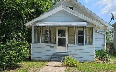 1107 Clinton, Jackson, MI 49202