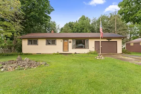 68917 Claire, Edwardsburg, MI 49112