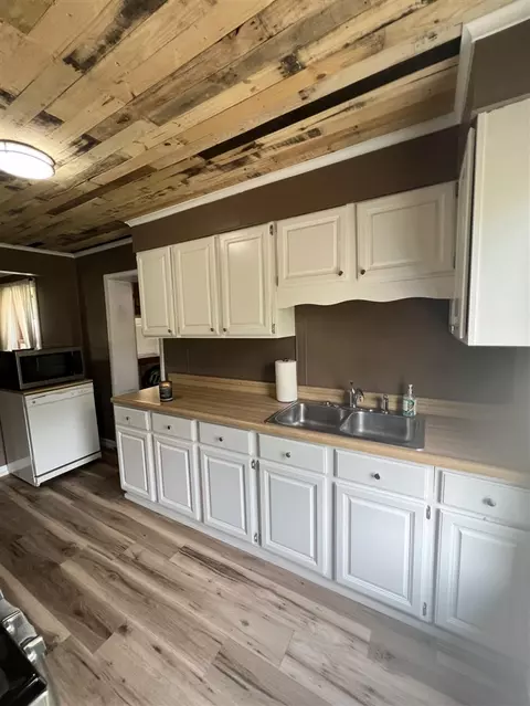 542 W May, Belding, MI 48809 photo 17
