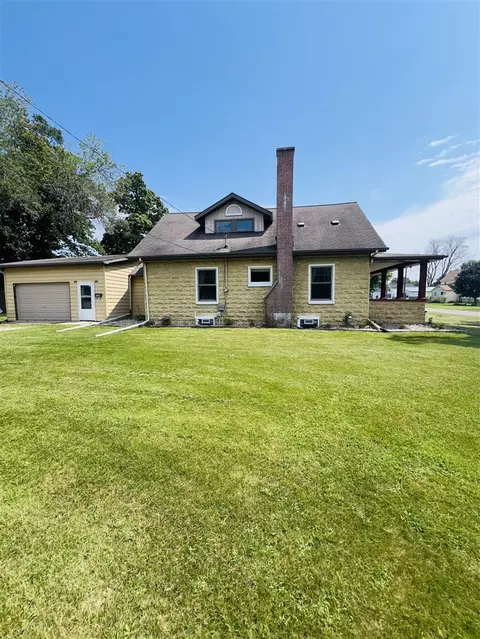 542 W May, Belding, MI 48809 photo 2
