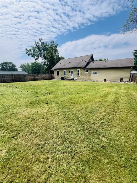 542 W May, Belding, MI 48809 photo 4