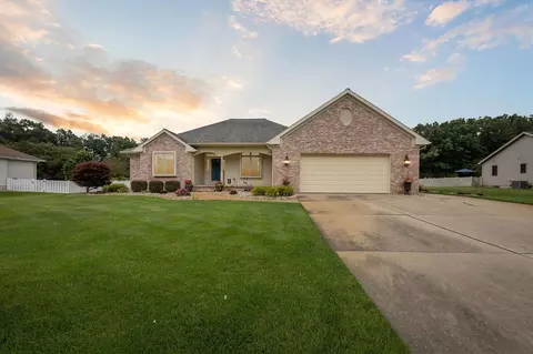 2545 Meadowbrook, Jackson, MI 49201