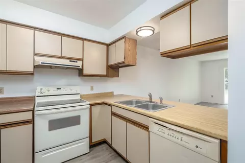 636 E Cass, Schoolcraft, MI 49087 photo 8