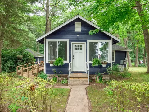 52212 Sheridan, Paw Paw, MI 49079