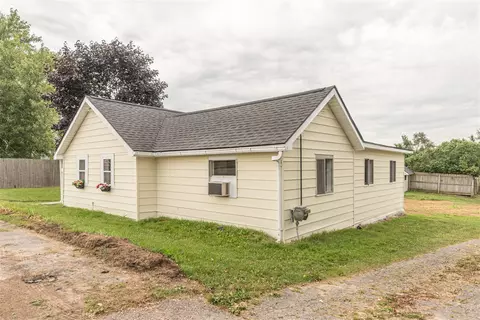584 E Willis, Saline, MI 48176 photo 2