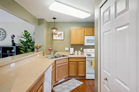 Kitchen - 213 Old Creek Dr, Saline, MI 48176 photo 1 of 5