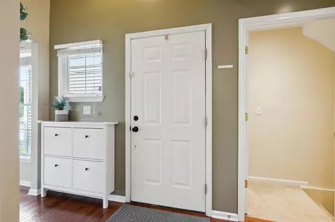 Entry Way - 213 Old Creek Dr, Saline, MI 48176 photo 3 of 5