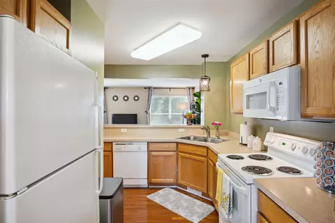 Kitchen - 213 Old Creek Dr, Saline, MI 48176 photo 2 of 5