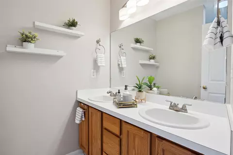 Bath - 213 Old Creek Dr, Saline, MI 48176 photo 2 of 7