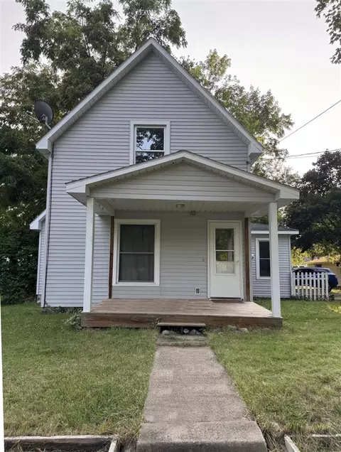 324 S East, Cassopolis, MI 49031