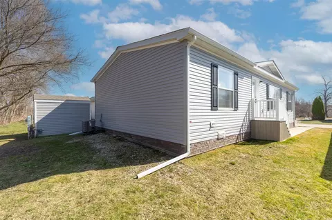 1181 Maple Leaf #29, Charlotte, MI 48813