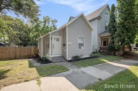 1328 Hamilton, Grand Rapids, MI 49504