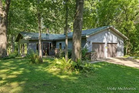 1941 Woodfern, Lowell, MI 49331