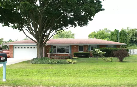 1077 S S Trl, Saint Joseph, MI 49085